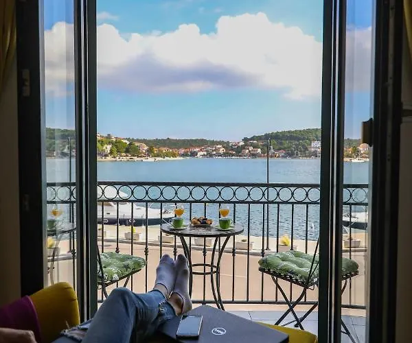 Milka With Sea View Тисно