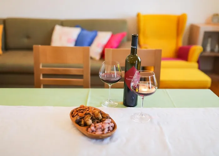 Milka With Sea View Апартаменты Тисно